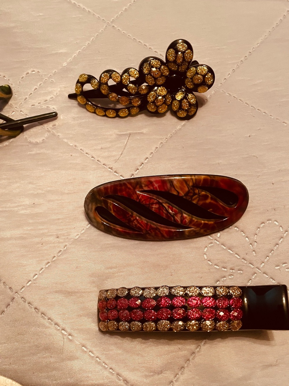 Assorted Women’s Decorative Hair Clips - Red, Gold, Brown, Black - Picture 3 of 9